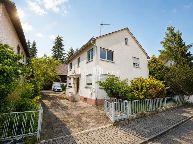 Ein- oder Zweifamilienhaus mit Scheune und großem Grundstück in Friedrichstal